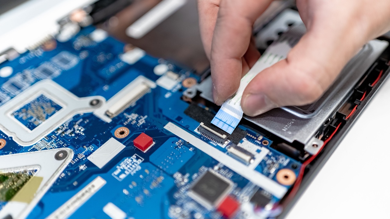 How to Find the Right Replacement Battery for a Laptop When the Model Numbers Make No Sense